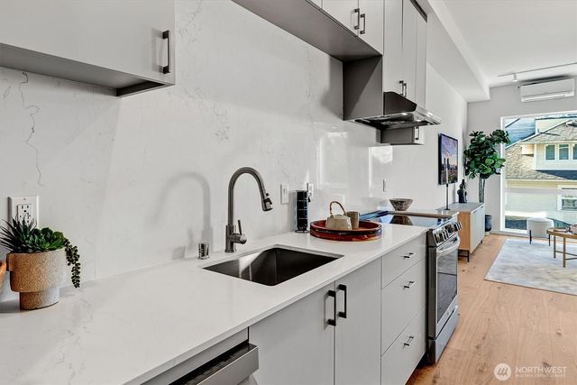 1233 E Roy Street, Seattle, WA 98102