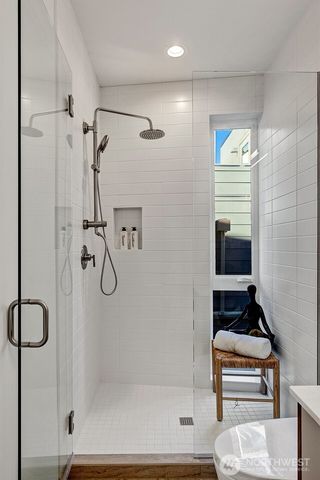 1233 E Roy Street, Seattle, WA 98102