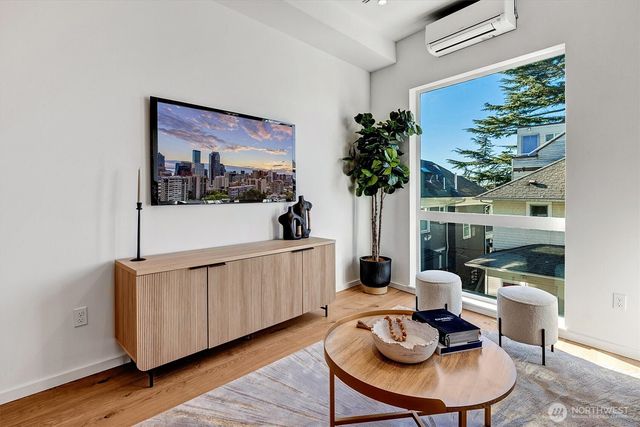 1233 E Roy Street, Seattle, WA 98102