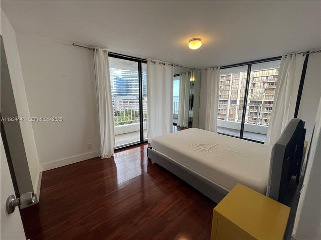 200 SE 15th Rd 11I, Miami, FL 33129