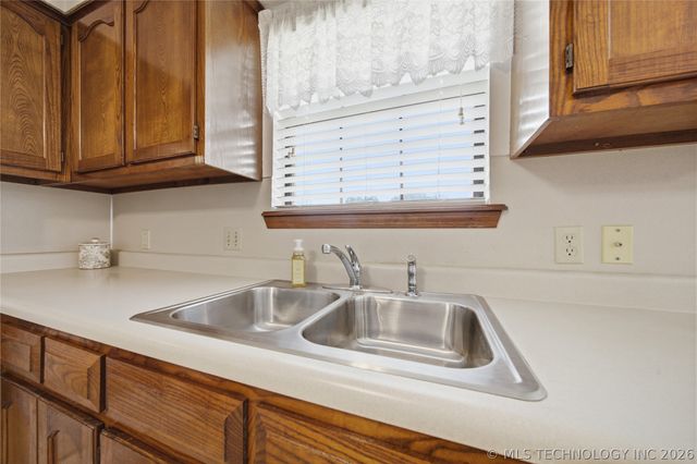 1467 W Evergreen Lane, Claremore, OK 74017