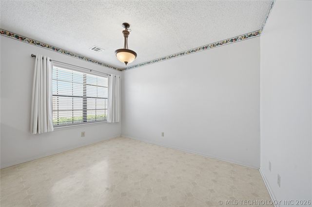 1467 W Evergreen Lane, Claremore, OK 74017
