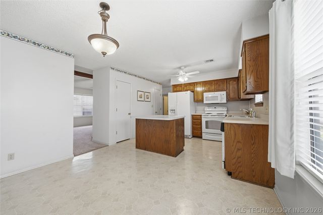 1467 W Evergreen Lane, Claremore, OK 74017
