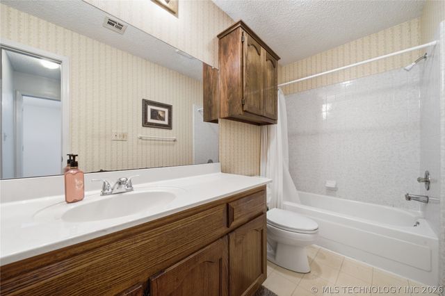 1467 W Evergreen Lane, Claremore, OK 74017