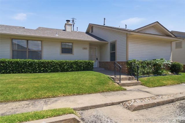 1467 W Evergreen Lane, Claremore, OK 74017