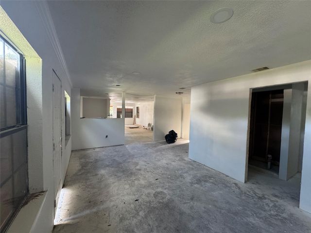 6111 Westover Street, Houston, TX 77033