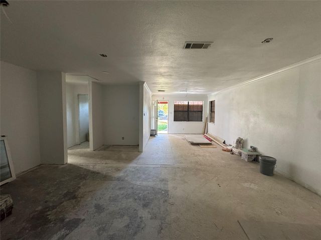 6111 Westover Street, Houston, TX 77033