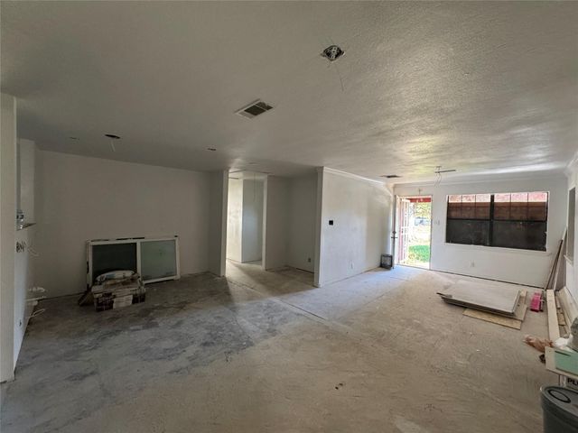 6111 Westover Street, Houston, TX 77033
