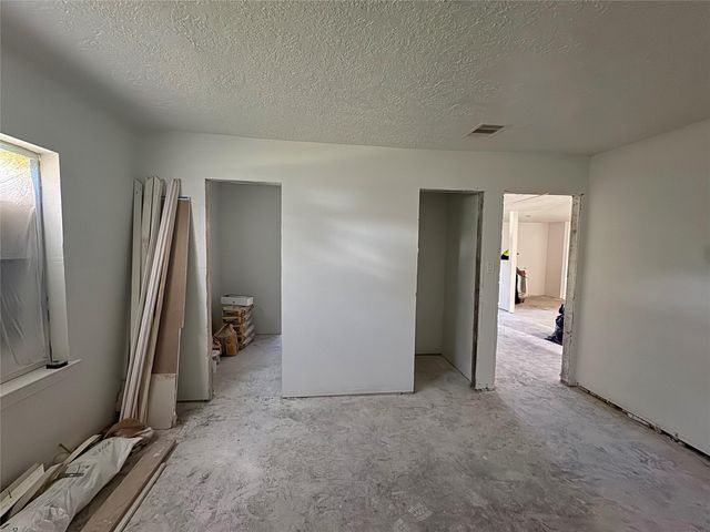 6111 Westover Street, Houston, TX 77033