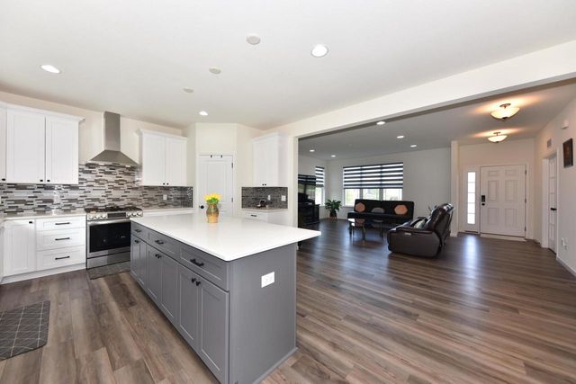 W228N7937 Timberland DRIVE, Sussex, WI 53089
