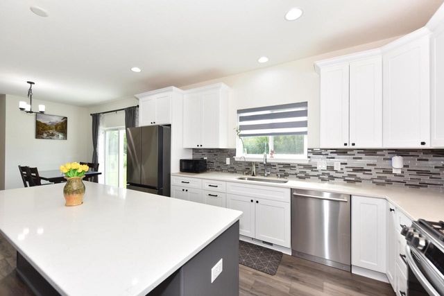 W228N7937 Timberland DRIVE, Sussex, WI 53089