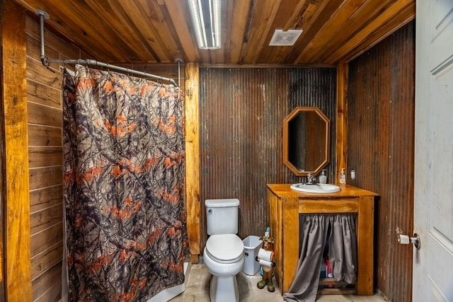 8496 Madisonville Rd, Crofton, KY 42217