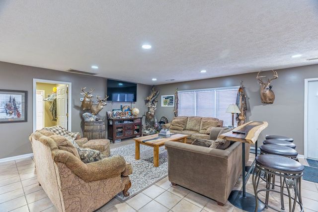 8496 Madisonville Rd, Crofton, KY 42217