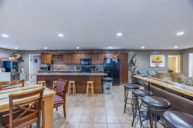 8496 Madisonville Rd, Crofton, KY 42217