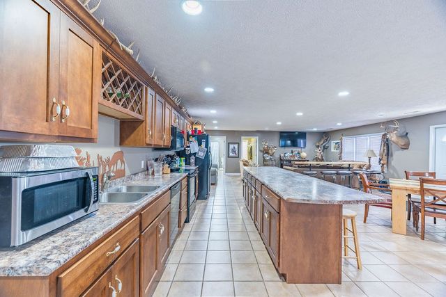 8496 Madisonville Rd, Crofton, KY 42217