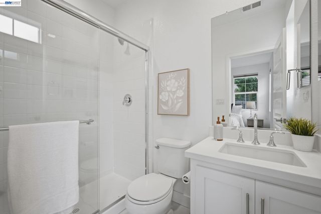 38250 Luma Ter, Newark, CA 94560