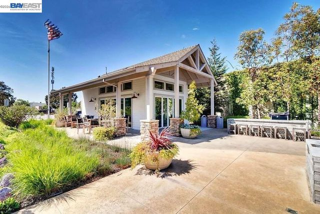 38250 Luma Ter, Newark, CA 94560