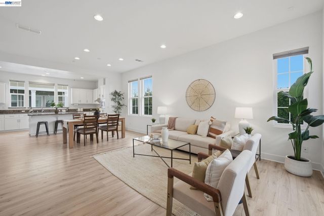 38250 Luma Ter, Newark, CA 94560