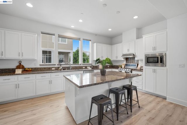 38250 Luma Ter, Newark, CA 94560