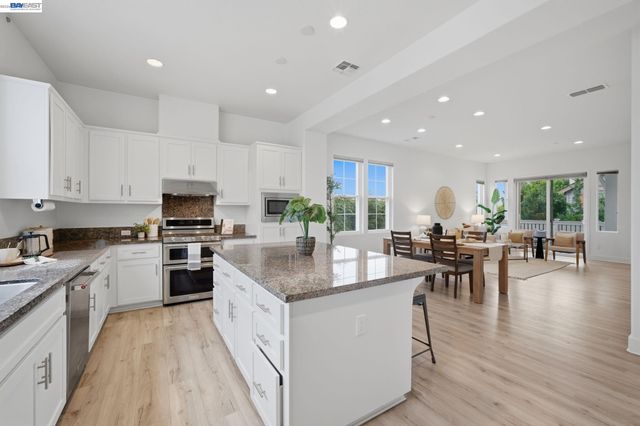 38250 Luma Ter, Newark, CA 94560