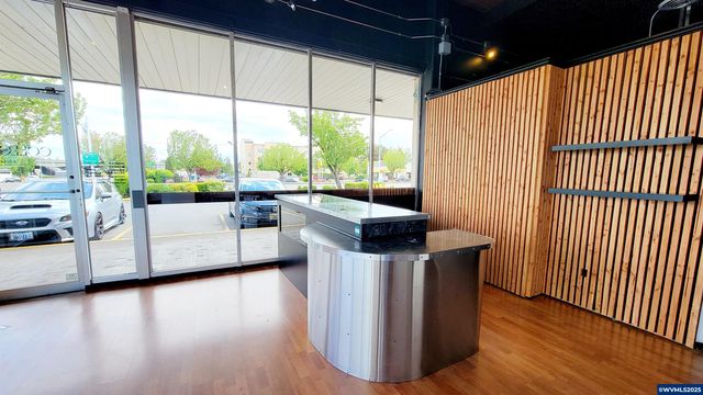 1677 Hawthorne Av NE, Salem, OR 97301
