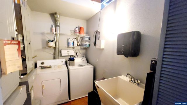 1677 Hawthorne Av NE, Salem, OR 97301
