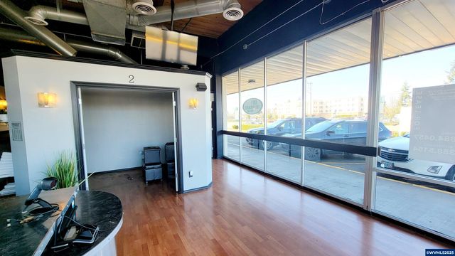 1677 Hawthorne Av NE, Salem, OR 97301