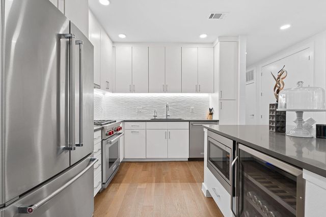 900 S 1st ST 204, Austin, TX 78704