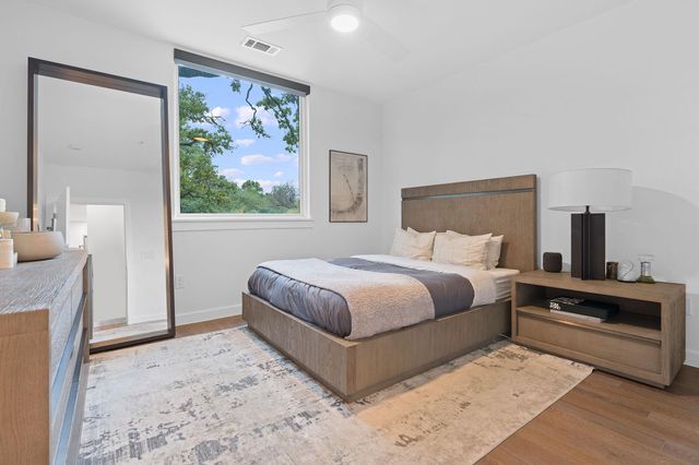 900 S 1st ST 204, Austin, TX 78704