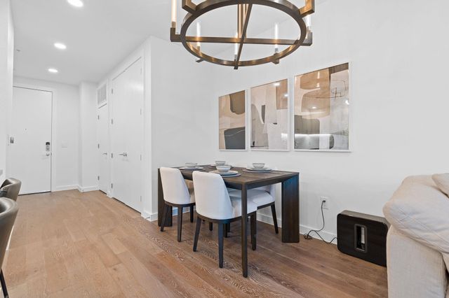 900 S 1st ST 204, Austin, TX 78704