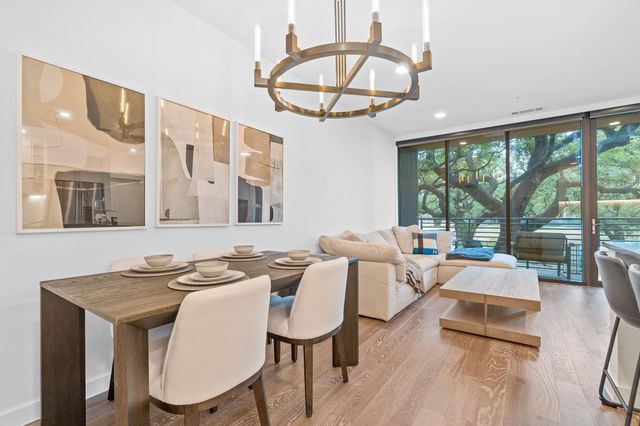 900 S 1st ST 204, Austin, TX 78704