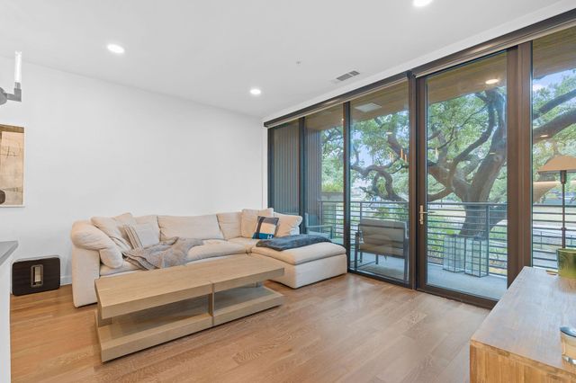 900 S 1st ST 204, Austin, TX 78704