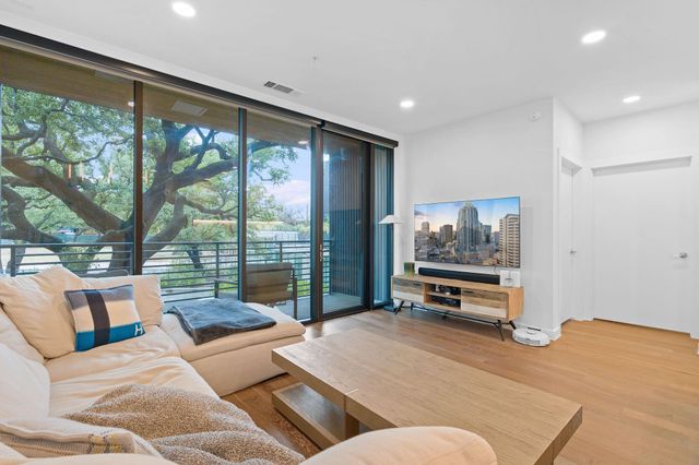 900 S 1st ST 204, Austin, TX 78704