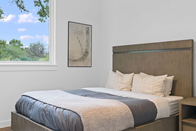 900 S 1st ST 204, Austin, TX 78704