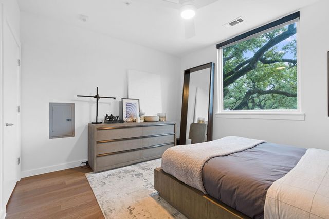 900 S 1st ST 204, Austin, TX 78704