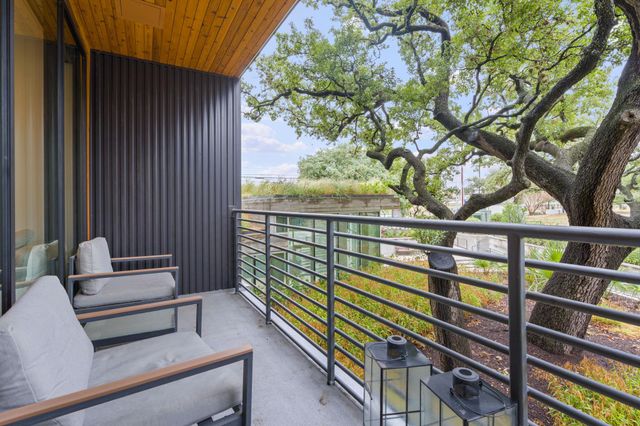 900 S 1st ST 204, Austin, TX 78704