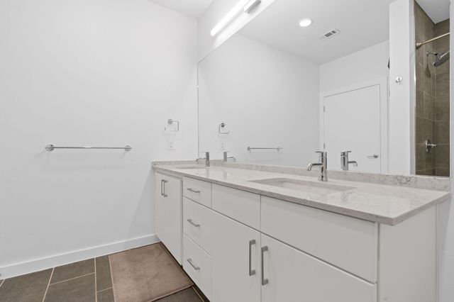 900 S 1st ST 204, Austin, TX 78704