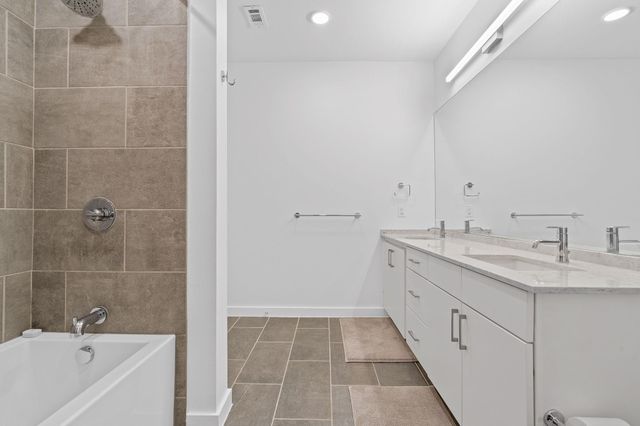 900 S 1st ST 204, Austin, TX 78704