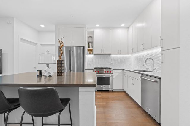 900 S 1st ST 204, Austin, TX 78704