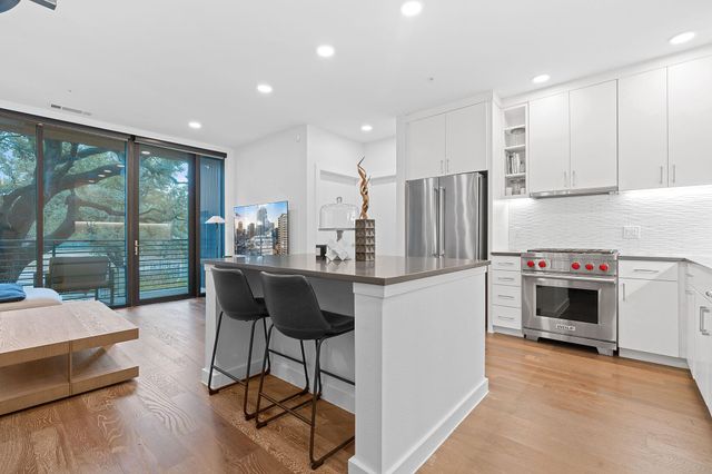 900 S 1st ST 204, Austin, TX 78704