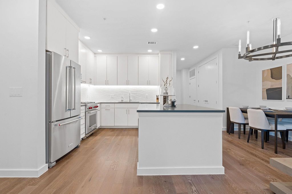 900 S 1st ST 204, Austin, TX 78704