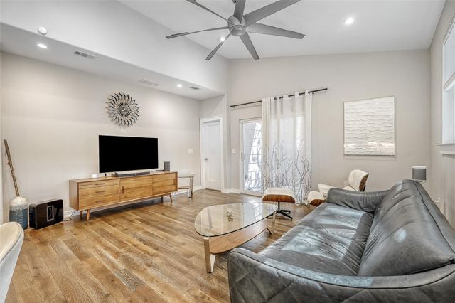 6800 Menchaca RD 5, Austin, TX 78745