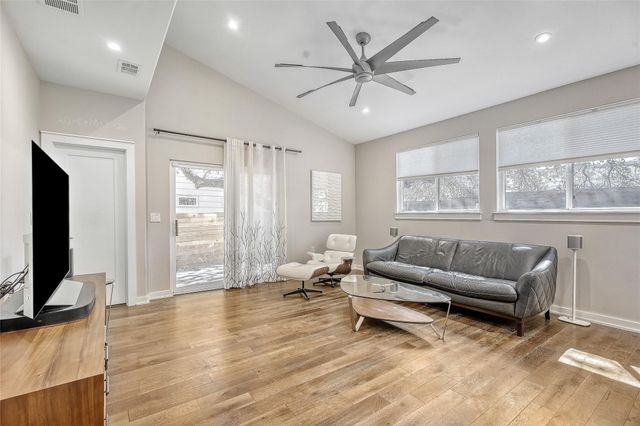 6800 Menchaca RD 5, Austin, TX 78745