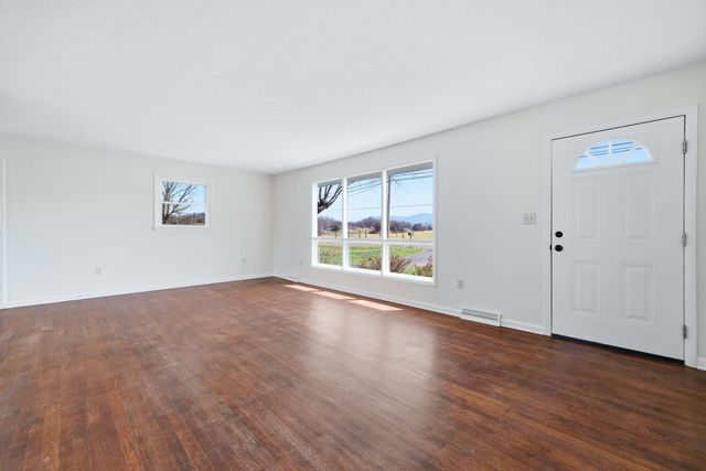 856 LEAKSVILLE RD, Luray, VA 22835