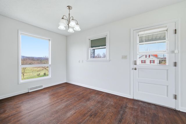 856 LEAKSVILLE RD, Luray, VA 22835