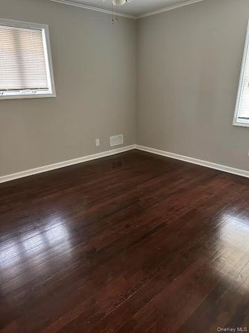 258 N Suffolk Avenue, Massapequa, NY 11758