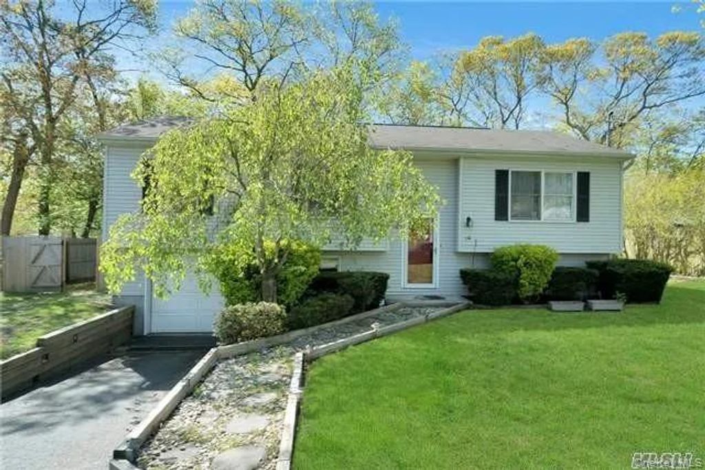 16 Prince Street, Patchogue, NY 11772
