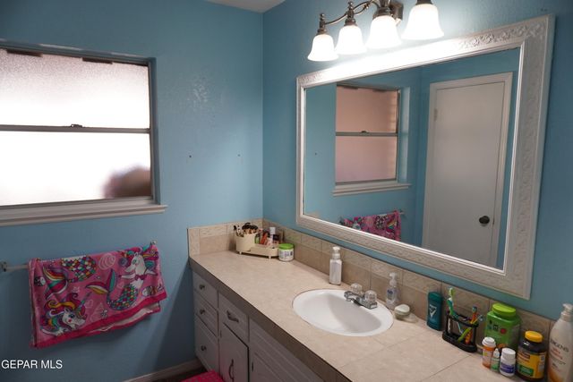 3112 Edgerock Drive, El Paso, TX 79935