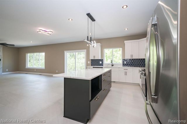 2828 S Livernois Road, Rochester Hills, MI 48307