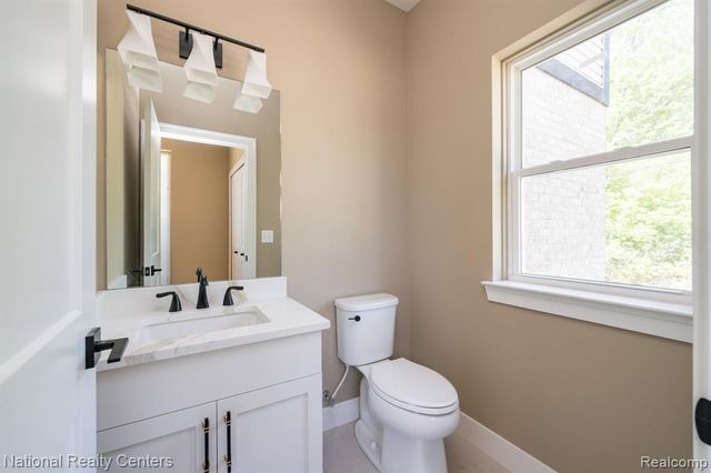2828 S Livernois Road, Rochester Hills, MI 48307
